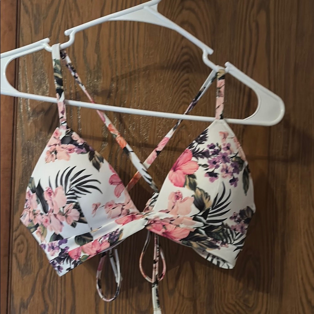 NWOT Shade & Shore Floral Bikini Top with Strappy Design. Size(36B)